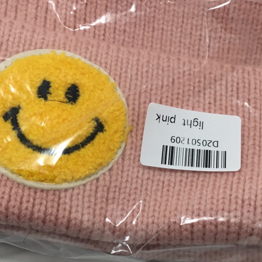 NEW Happy Face 🙂 Light Pink Women / Big Girls Beanie
